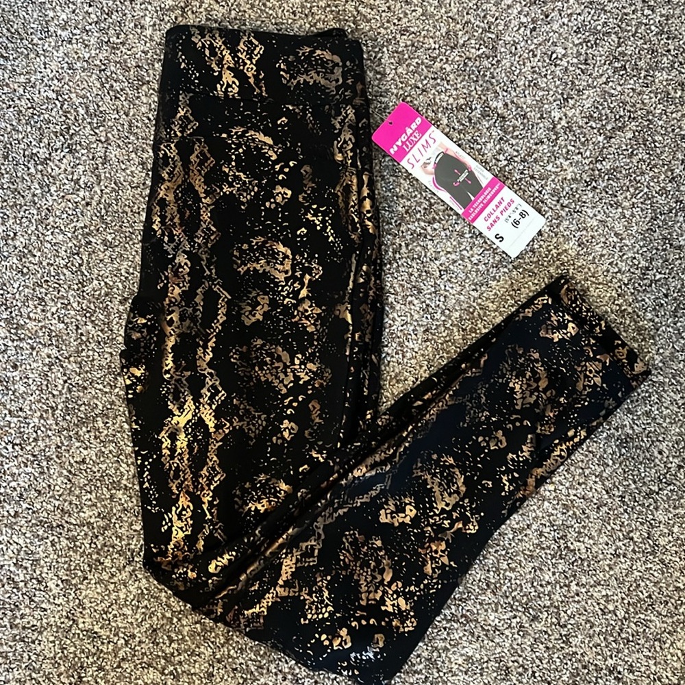 NEW Womenโs Luxe Nygard Slims Black Gold Leggings Slimcurve Technology Small - Picture 3 of 9
